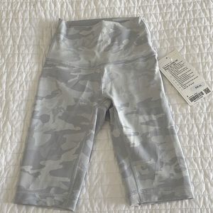 NWT lululemon Wunder Under HR Short 10”.